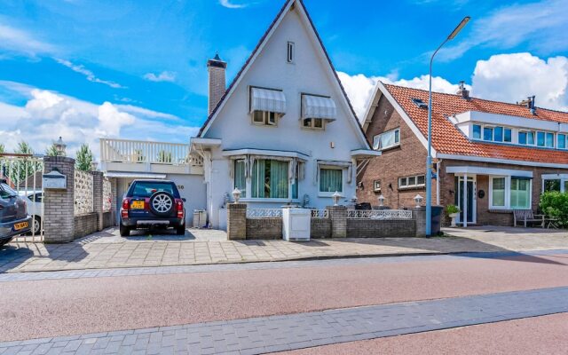 Modern Holiday Home in Badhoevedorp Near the Lake