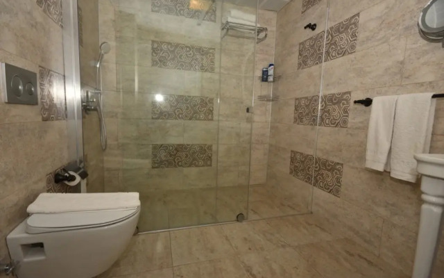 Aurasia Beach Hotel