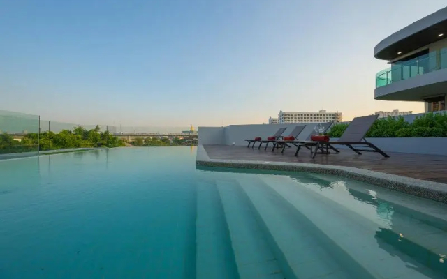 We Hotel Riverfront