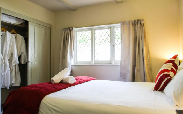 Camelot Motor Lodge – Guest Rooms – Christchurch