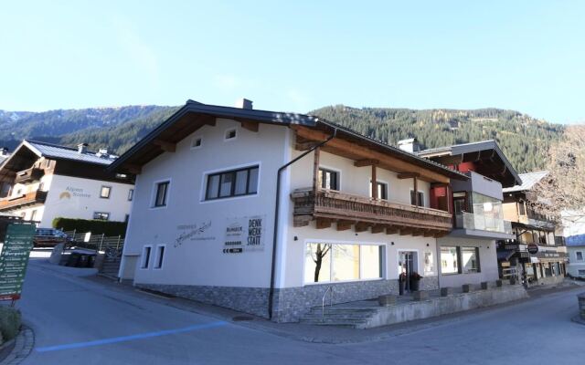 High-quality Holiday Apartment in Oberkrimml Near Waterfalls