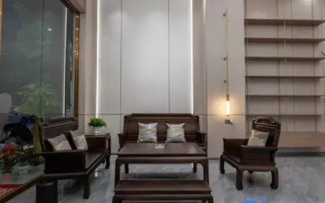 Longsheng Grand Hotel (Fangchenggang High-Speed Rail North Station)