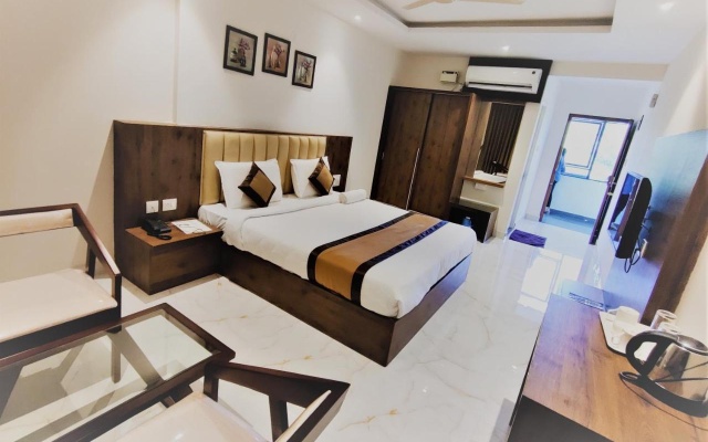 Adyar Plaza Inn