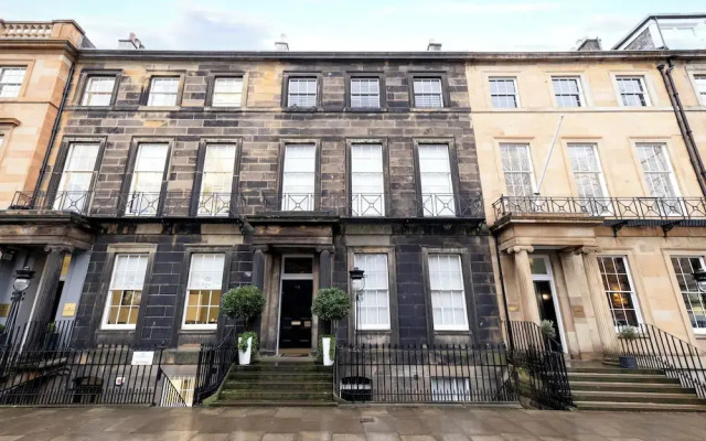 Modern studio in Edinburgh West End
