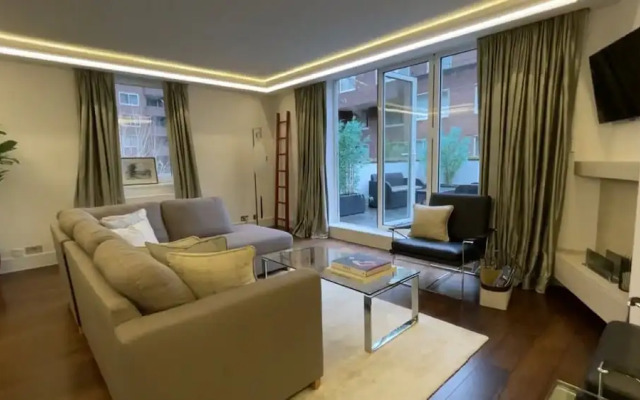 Two Bedroom Flat in Belgravia