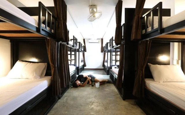 Balcony Party Hostel - Adult Only +18