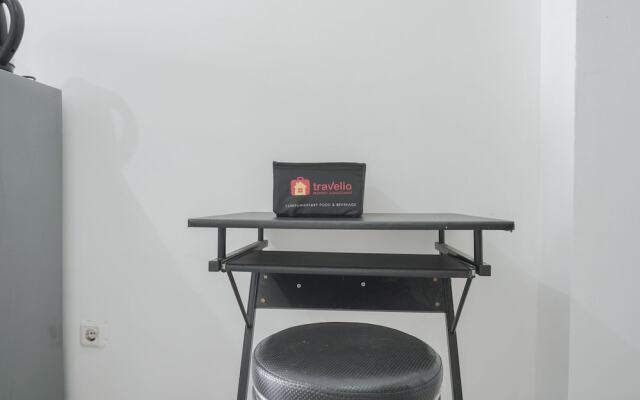 Homey And Comfortable Studio At Green Pramuka City Apartment