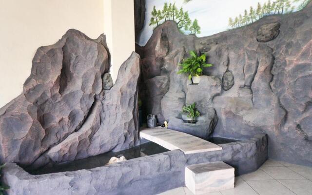 RedDoorz near Alun Alun Batu