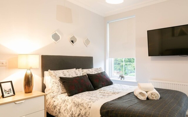 11 Helena House Business Apartment