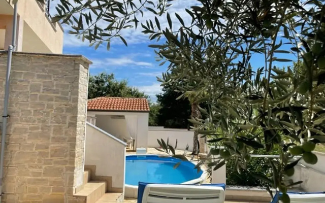 Appealing Apartment With Garden