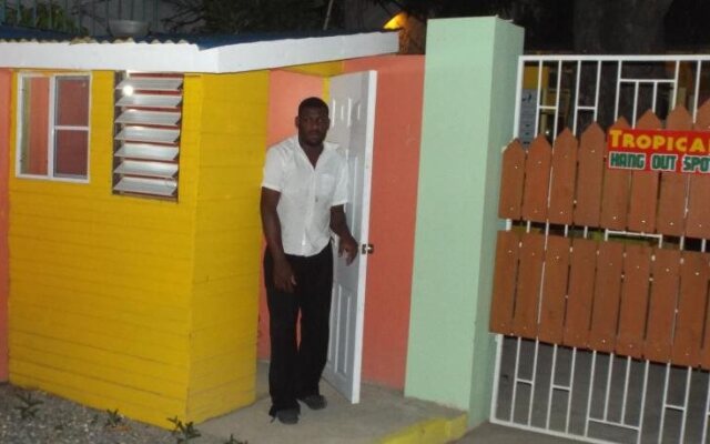 Tropical Court Inn