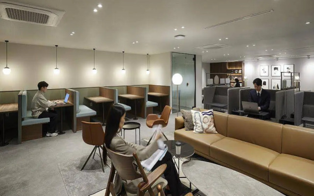 The Connoisseur Residence Hotel