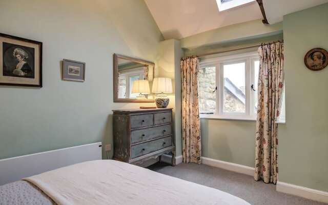 2 Lawrence Lane, BURFORD