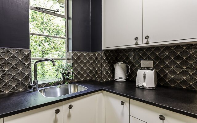 Stylish Highgate Haven Apartment
