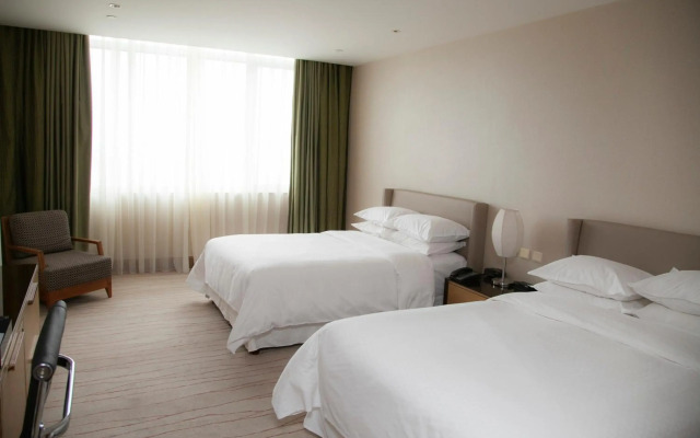 Four Points by Sheraton Shanghai, Daning