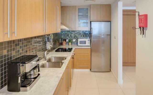 Designer Apartment Beautiful Waterfront View