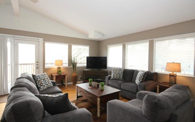 Ricks River Haus by RedAwning