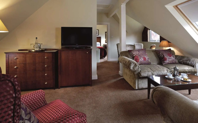 Macdonald Elmers Court Hotel