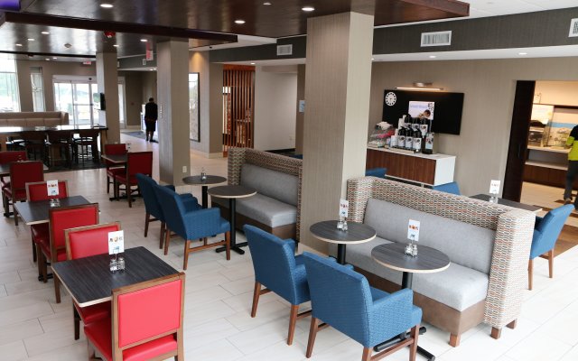 Holiday Inn Express & Suites Alabaster, an IHG Hotel