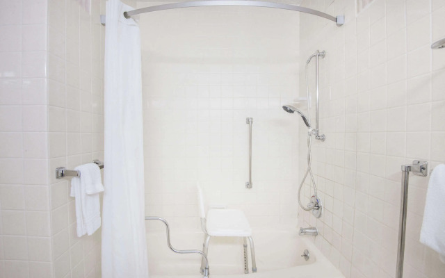 Travelodge by Wyndham Ridgeway Martinsville Area