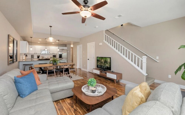 Amazing Urban Townhome Near Breweries & River!