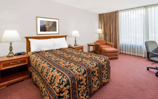 Travelodge Peoria Hotel and Conference Center