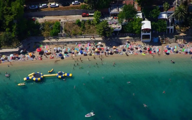 Boris - With Pool - A2