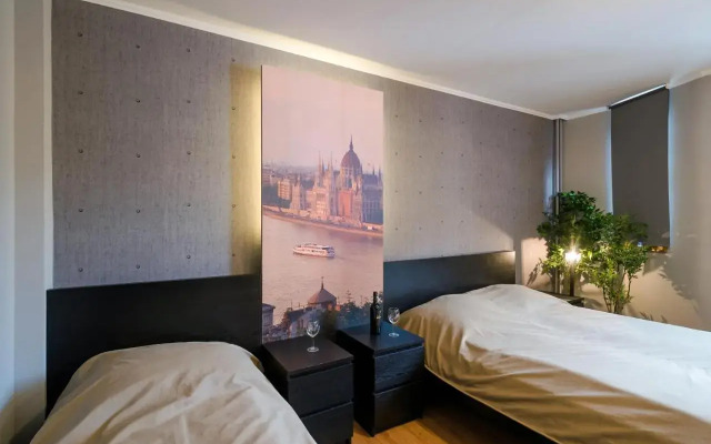 FREE PARKING, AC, WIFI apartment in the center