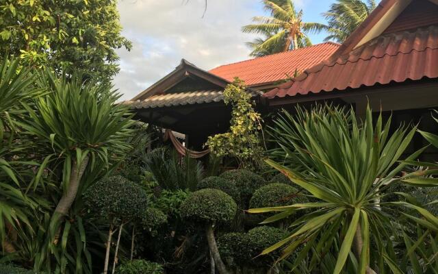 Jungle Hut Bungalows & Hotel