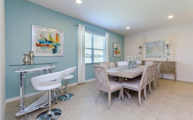 Cool and Modern 9 Bed 7 Ba Villa Pool & Spa 6160boa