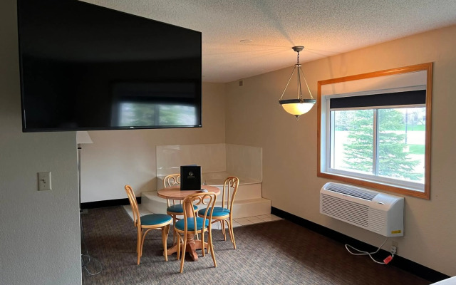 Grandstay Hotel and Suites