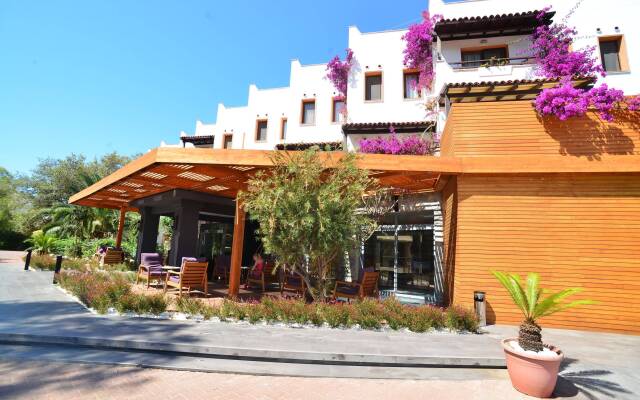 Green Beach Resort Hotel