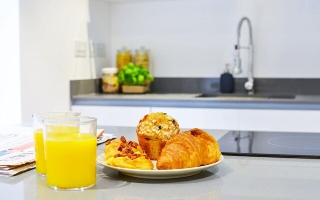 Hotel Style Penthouse Located Close to Central 8