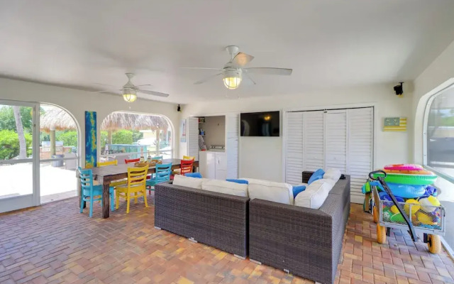 Walk to Beach: Waterfront Home in Marathon!