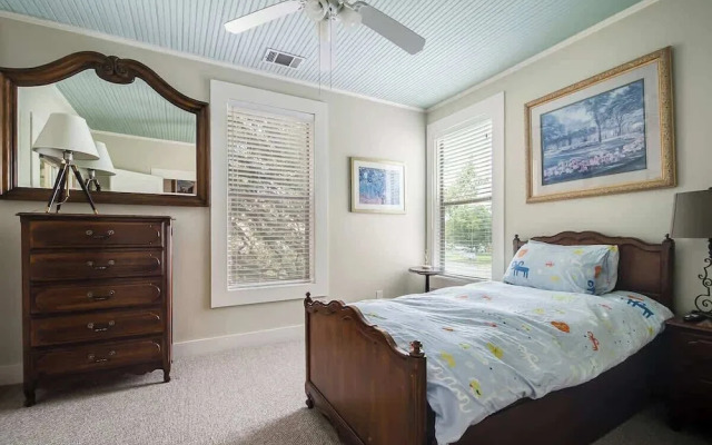 Prime Location-walk to Food, Bars and Wineries!