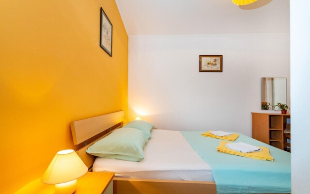 Nice Apartment in Modric With 1 Bedrooms and Wifi