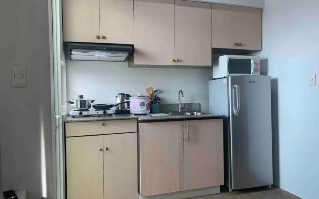 Lovely 1 Bedroom Condo with Balcony