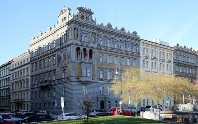 Unique Apartment in Praha Near River Vltava