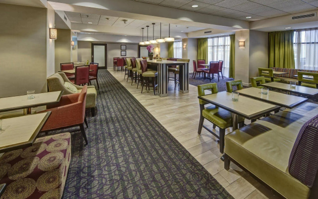 Hampton Inn by Hilton Dunn