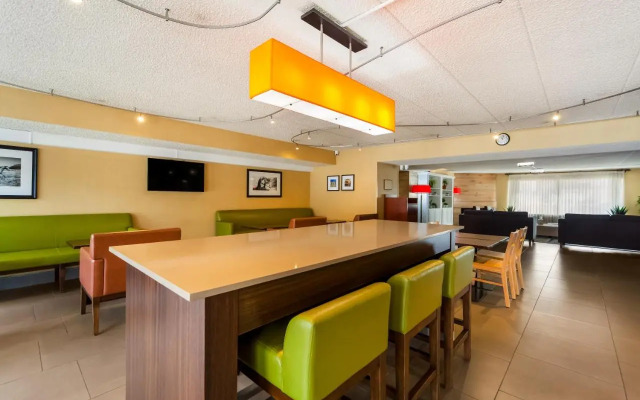 Hampton Inn Lincoln Airport I8