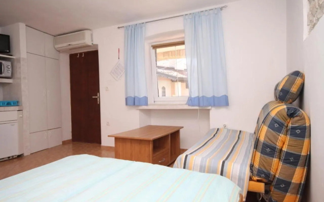 Studio Basanija 7148a