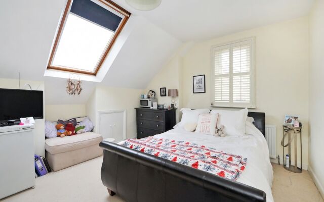 6 Bedroom Edwardian House in Bath