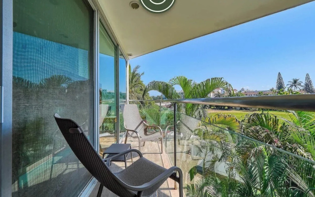 Beachfront 2BR Condo With Pool and Beachclub