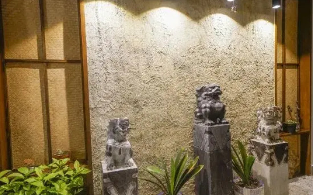 Fenghuang Fanyin Zhenpin Inn