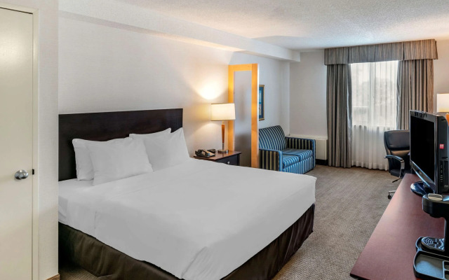 Quality Hotel & Suites Montreal East