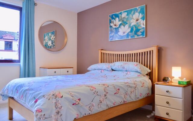 2 Bedroom Flat In Edinburgh