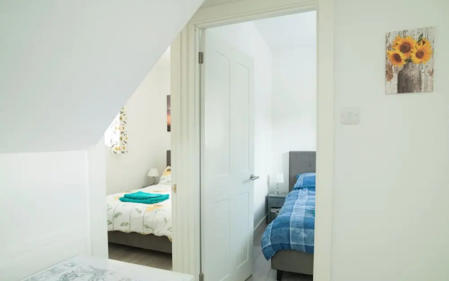 Modern Apartment in the Cotswolds Sleeps 6