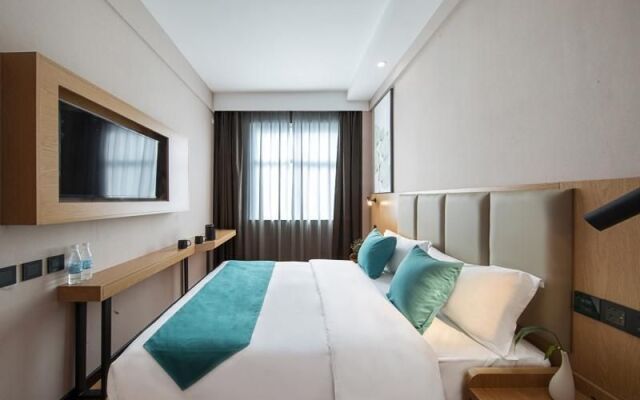 Green Tree Inn Tengchong Rehai Hot Spring Airport