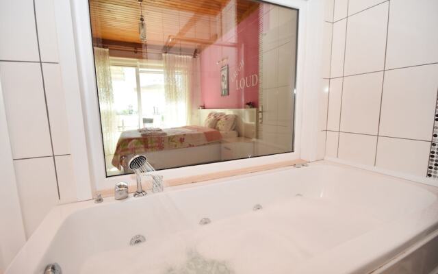 Villa Begum by Helaltatilvillari