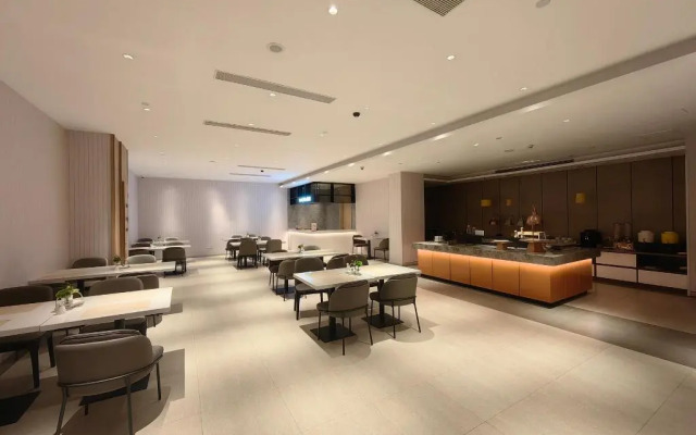 Home Inn Plus Shanghai Chifeng Road Metro Station